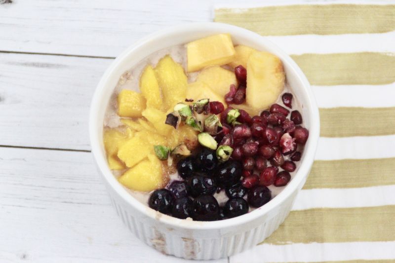 Chocolate cream overnight oats with fruits