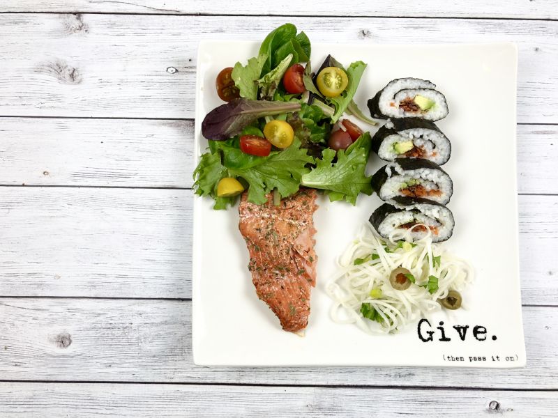sushi_as_side_dish_daikon_radish_salad_salmon