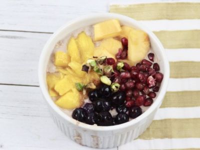 Chocolate cream overnight oats with fruits